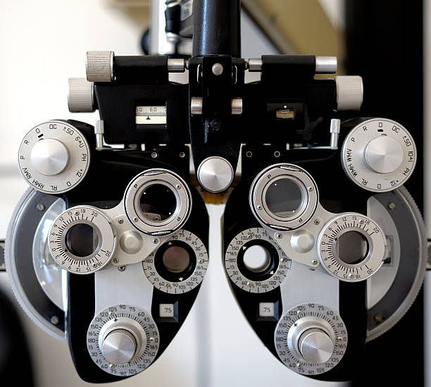 esquema del microscopio óptico y sus partes